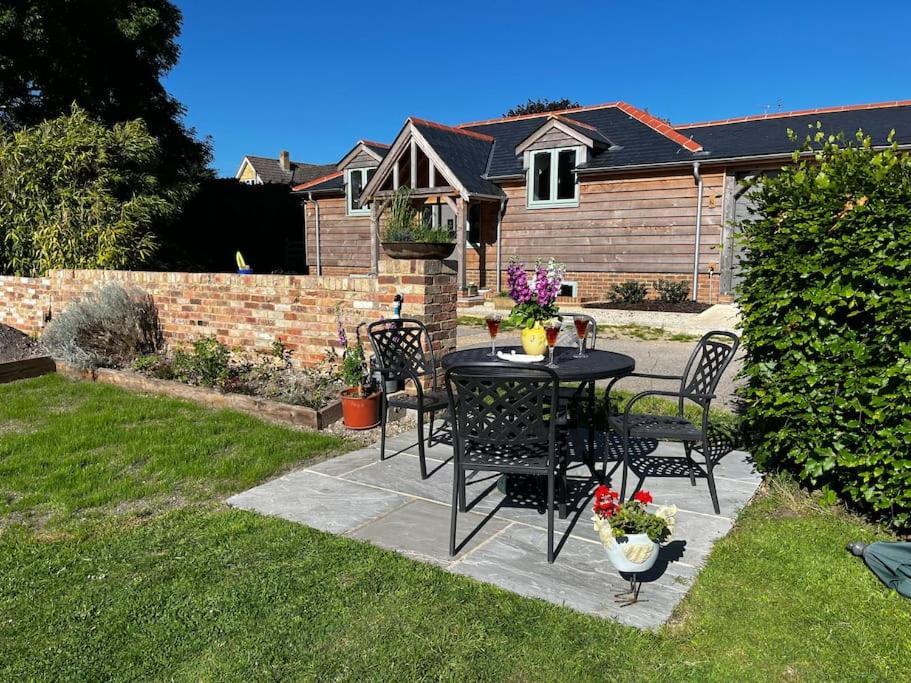 Byre - Farm Cottage On 9 Acre Equestrian Small Holding Salisbury Bagian luar foto