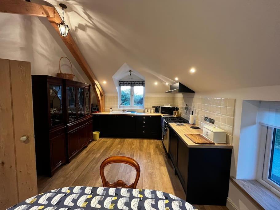 Byre - Farm Cottage On 9 Acre Equestrian Small Holding Salisbury Bagian luar foto
